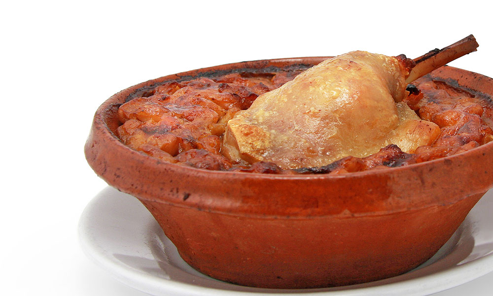 Plat traditionnel du Restaurant Emile à Toulouse avec une cuisse de canard.